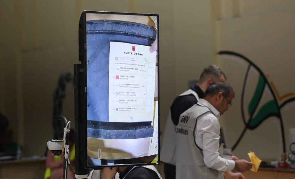 Gara per Himaren, Fredi Beleri kryeson me 24 vota, pritet kutia e fundit